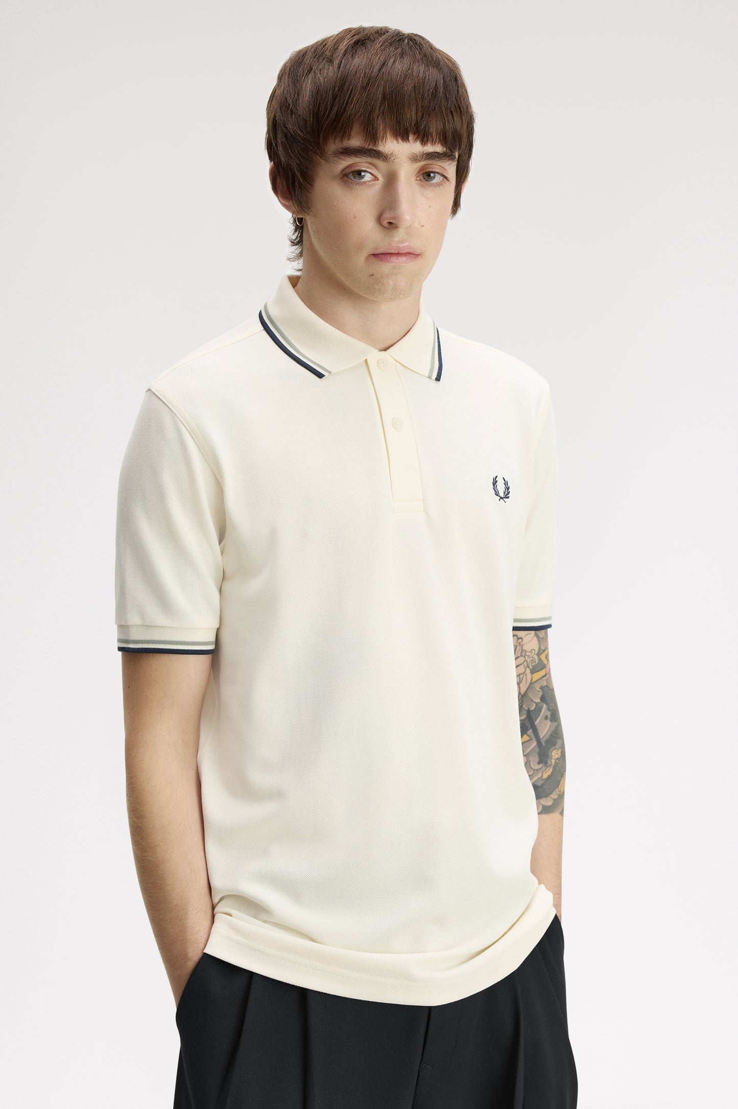 Fred Perry - TWIN TIPPED FRED PERRY SHIRT - Ecru/Seagrass/Dark Airfare