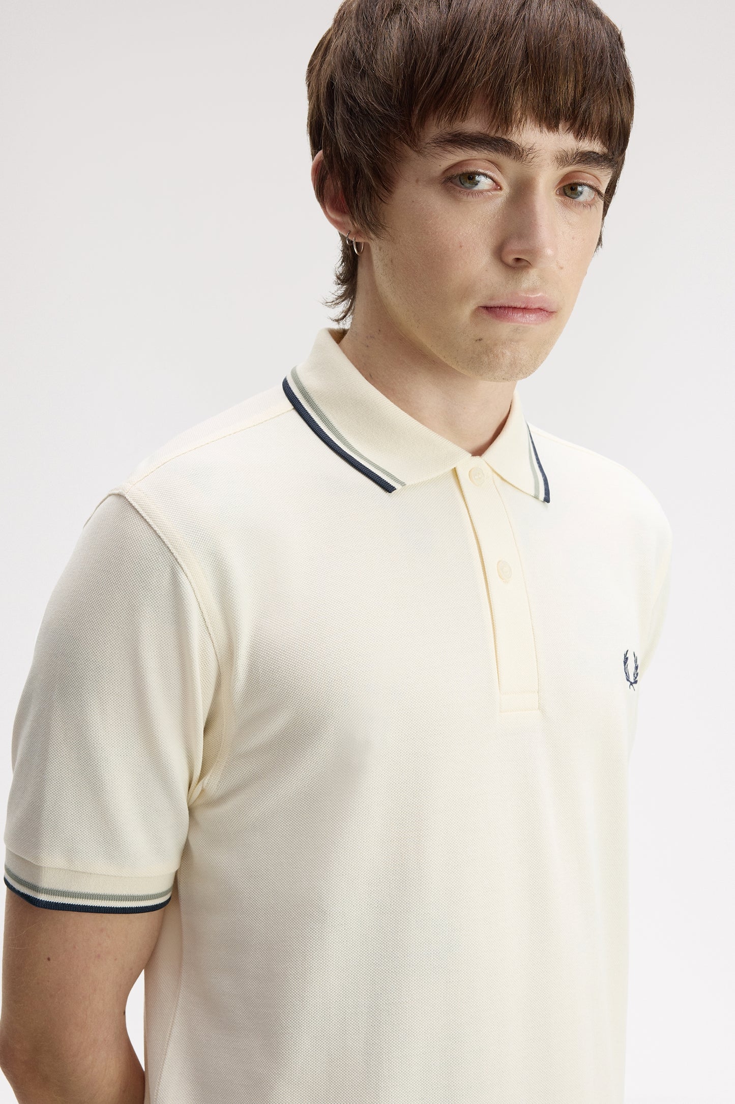 Fred Perry - TWIN TIPPED FRED PERRY SHIRT - Ecru/Seagrass/Dark Airfare