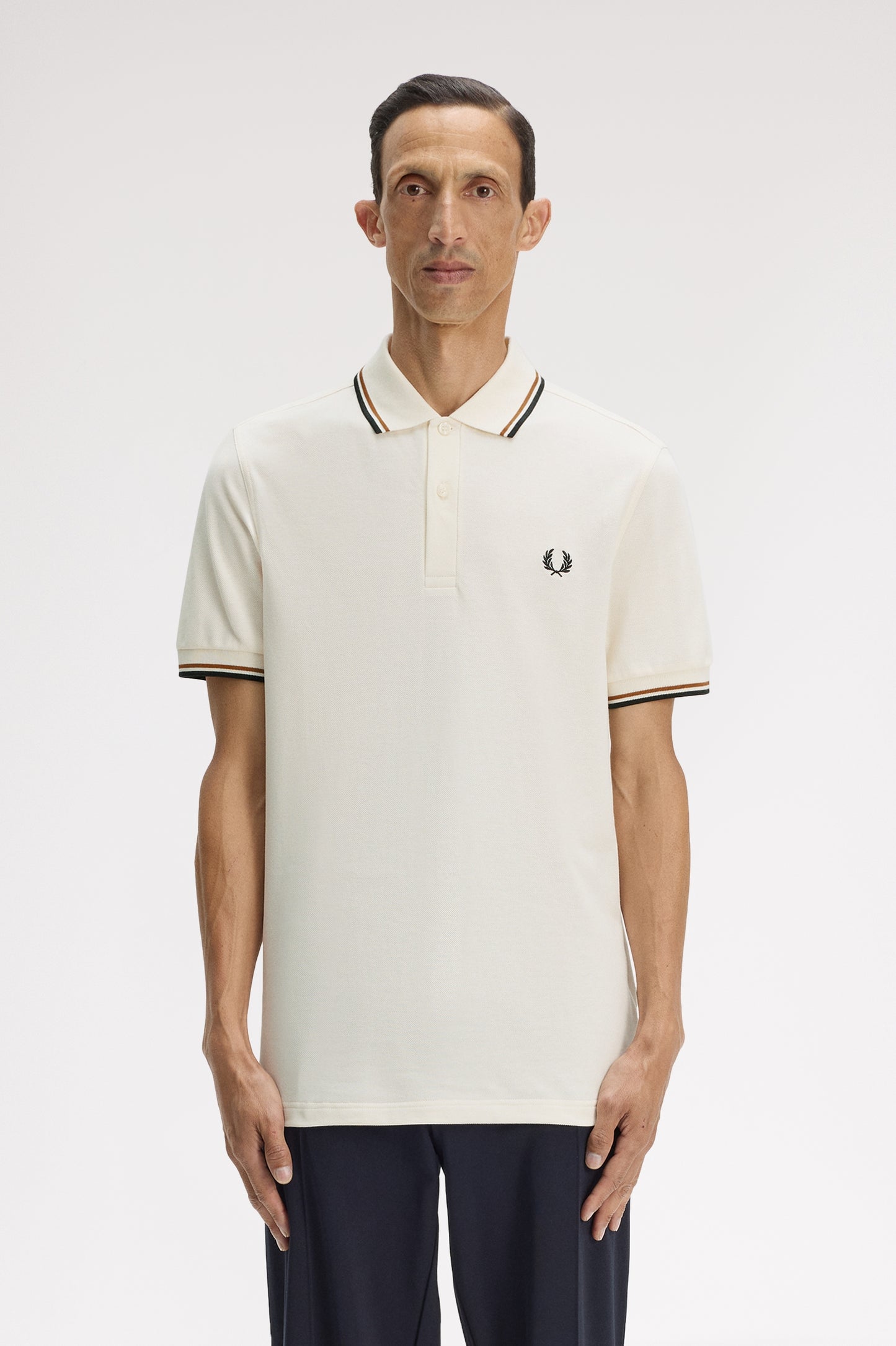 Fred Perry - TWIN TIPPED FRED PERRY SHIRT - Ecru/Dark Caramel/Black