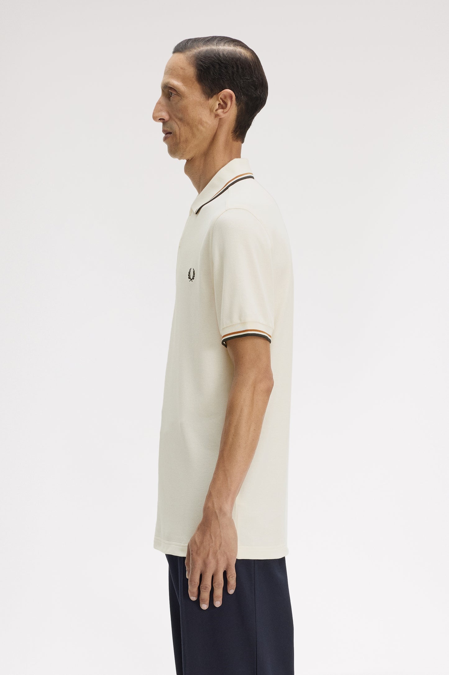 Fred Perry - TWIN TIPPED FRED PERRY SHIRT - Ecru/Dark Caramel/Black