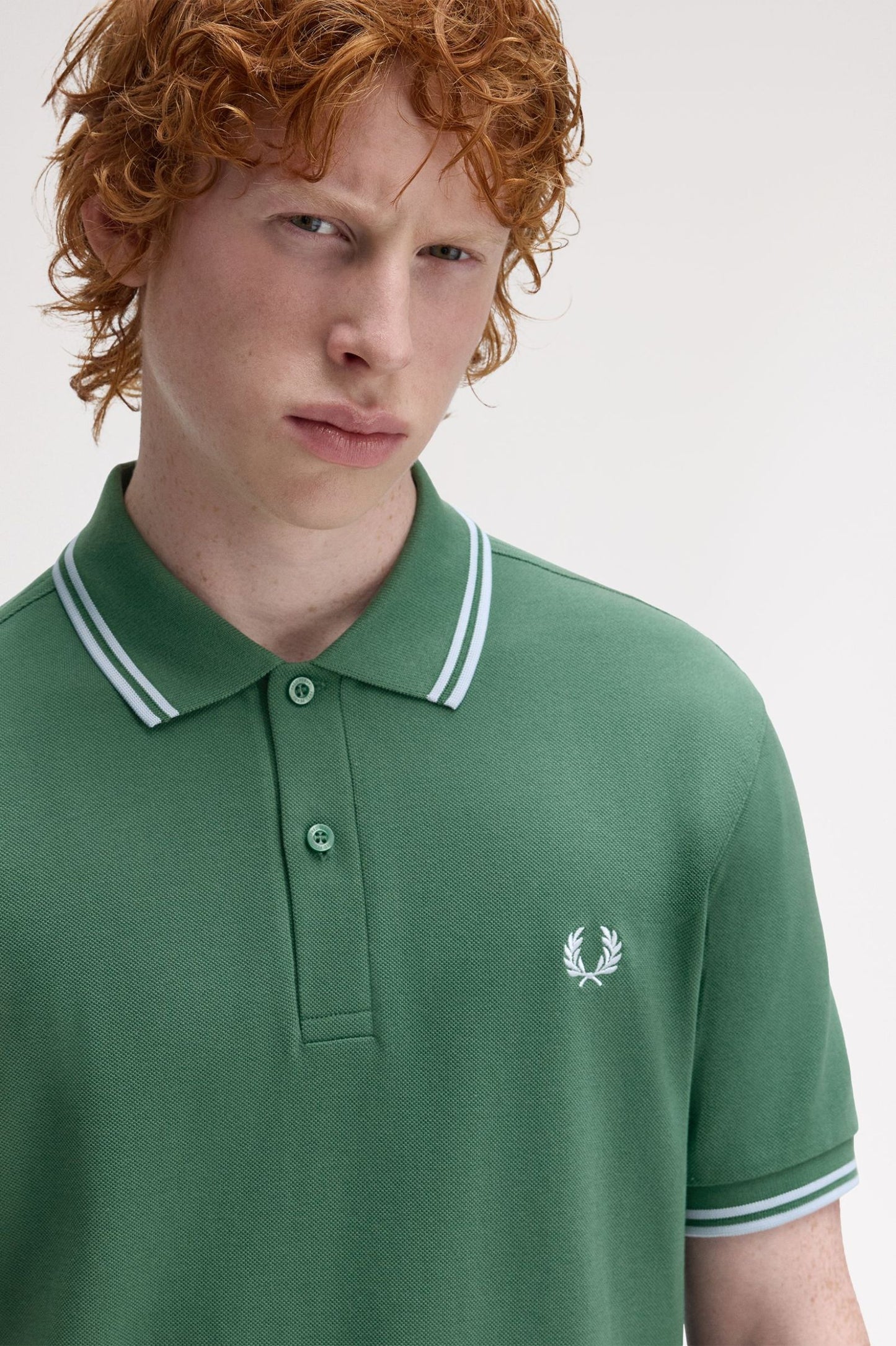 Fred Perry - TWIN TIPPED FRED PERRY SHIRT - Sport Green/Track Blue/Track Blue