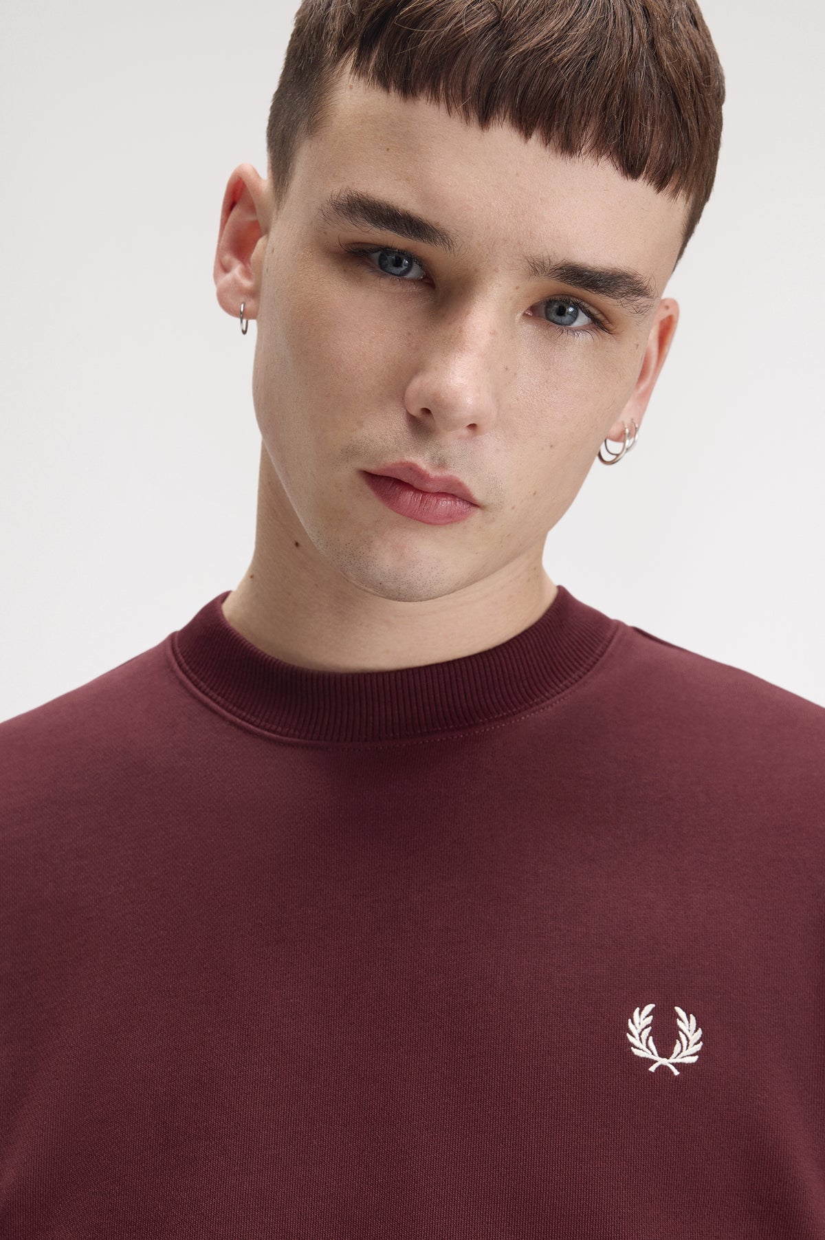 Fred Perry - CREW NECK SWEATSHIRT - Oxblood/Ecru