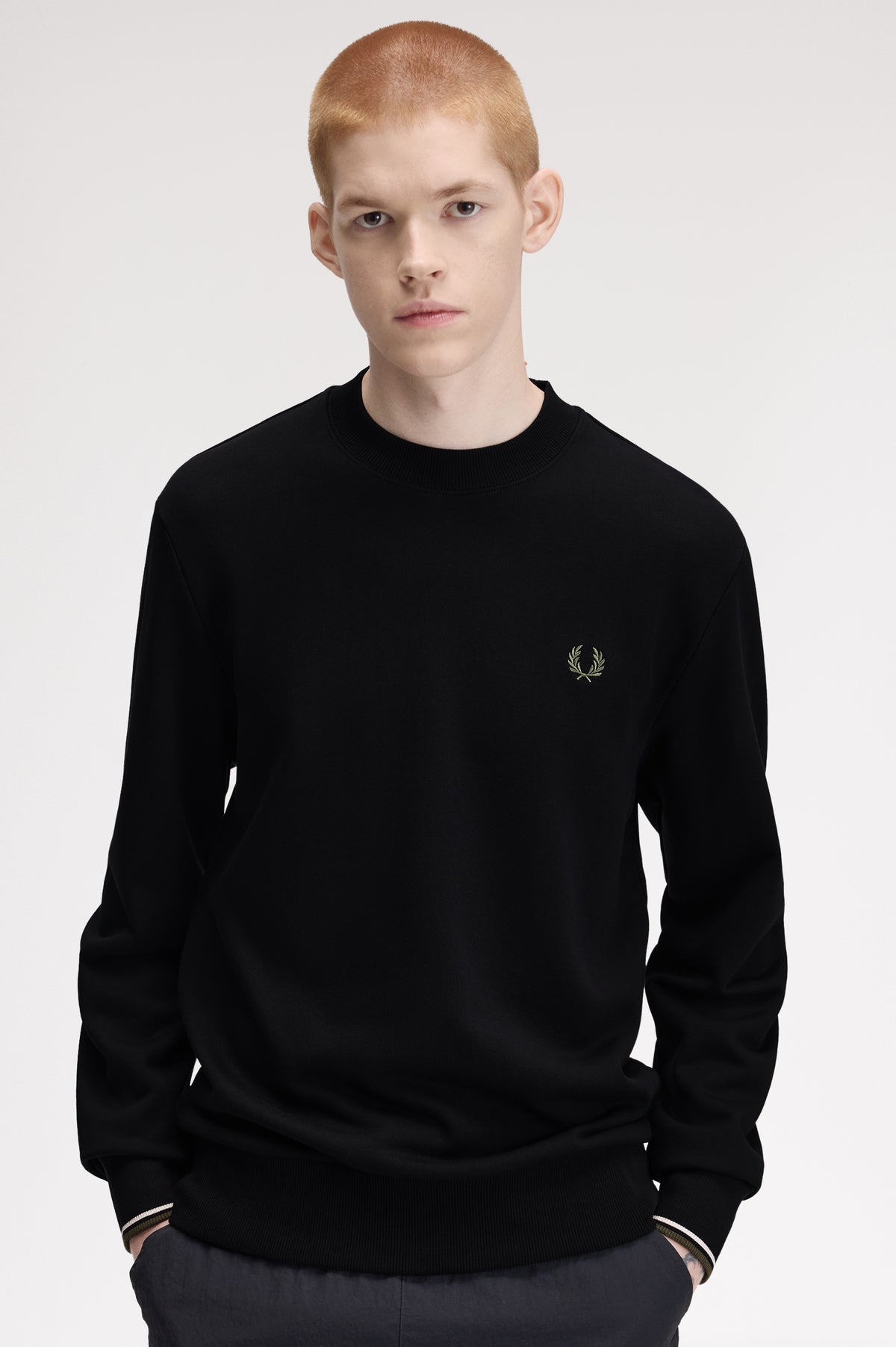 Fred Perry - CREW NECK SWEATSHIRT - Black/Ecru/Laurel Wreath Green
