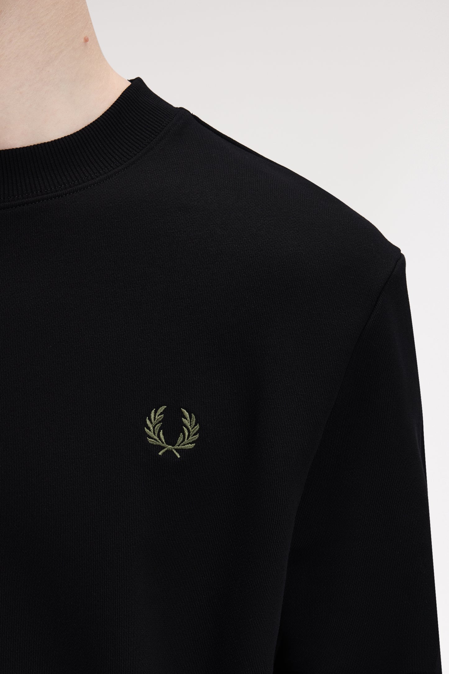 Fred Perry - CREW NECK SWEATSHIRT - Black/Ecru/Laurel Wreath Green