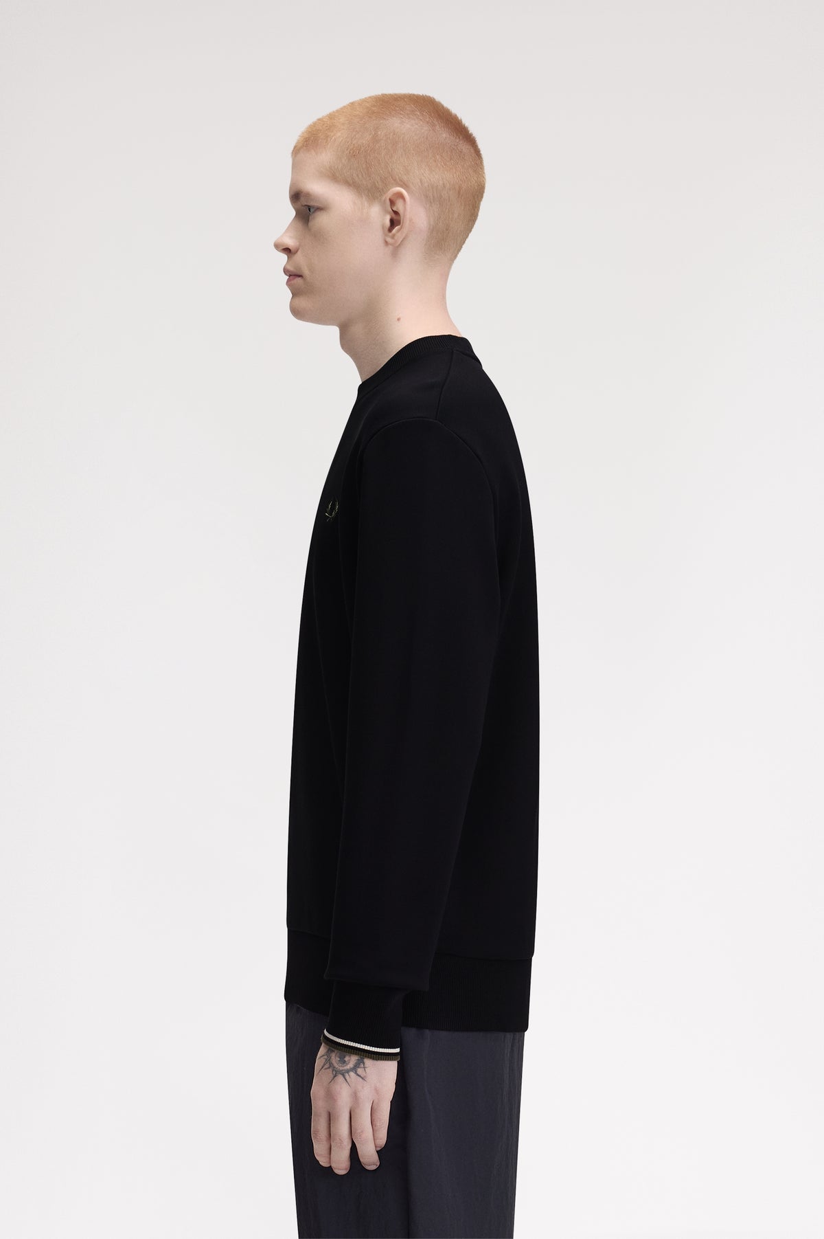 Fred Perry - CREW NECK SWEATSHIRT - Black/Ecru/Laurel Wreath Green