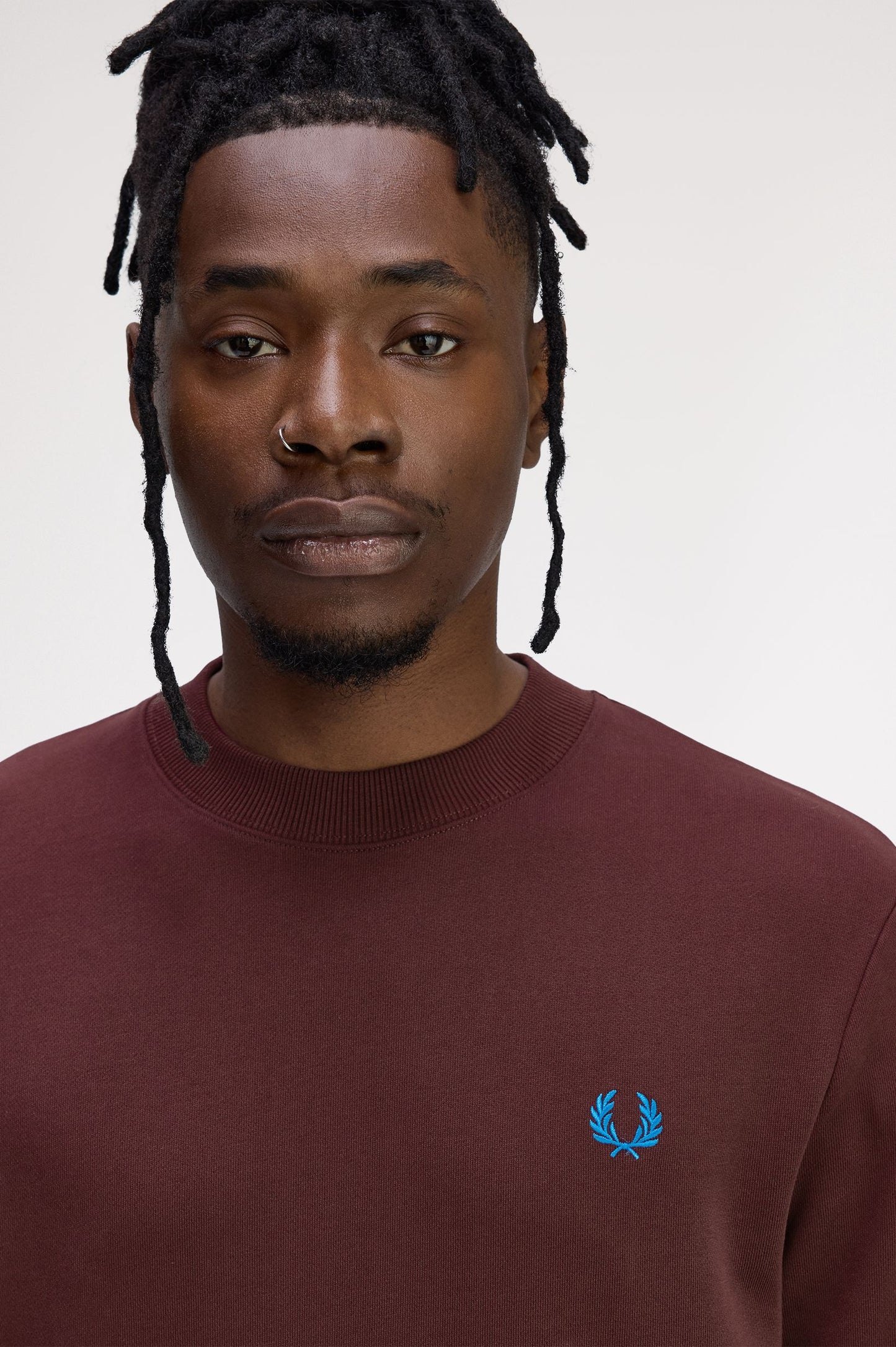Fred Perry - CREW NECK SWEATSHIRT - Oxblood/Ecru/Crystalblue