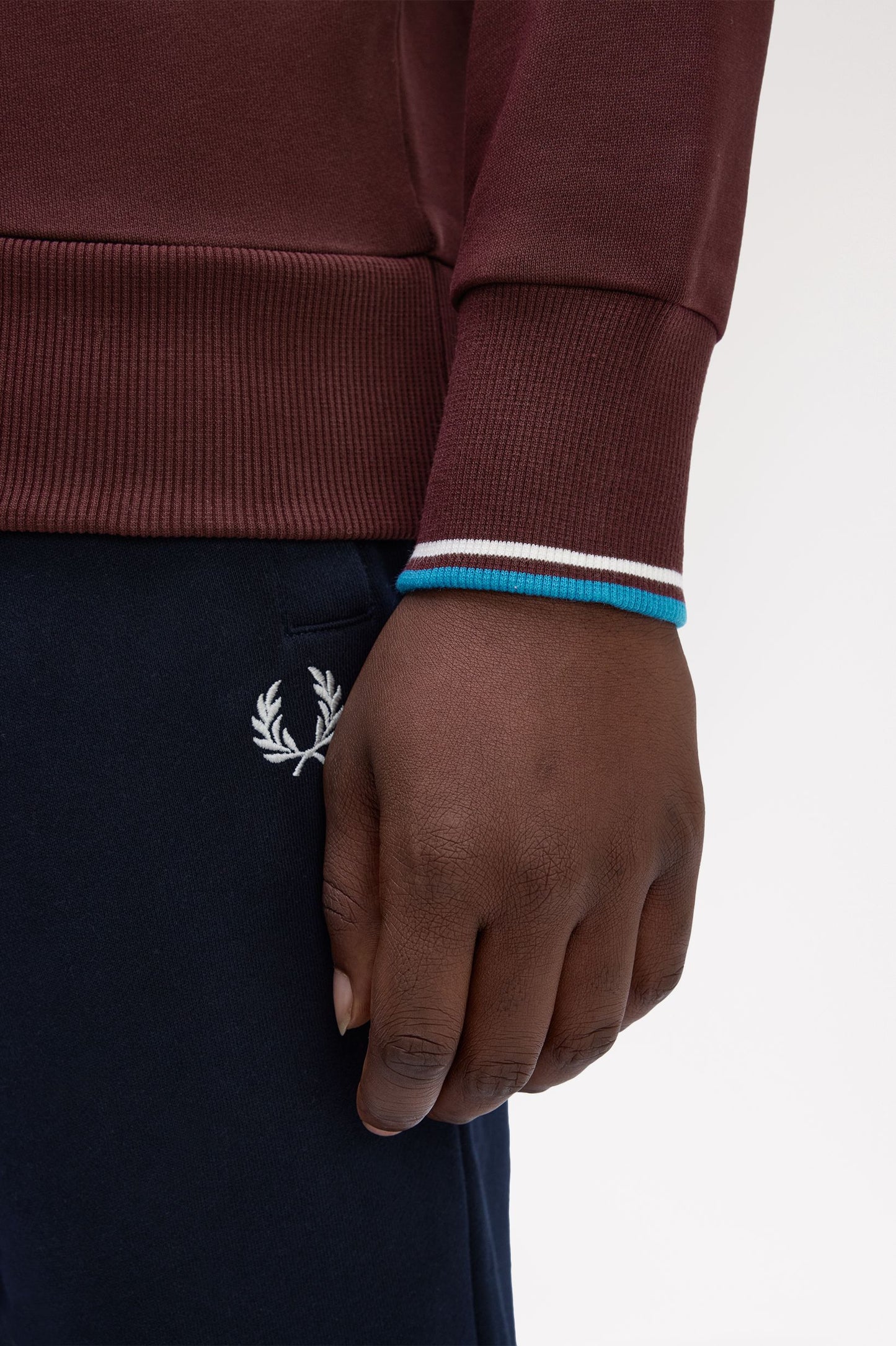 Fred Perry - CREW NECK SWEATSHIRT - Oxblood/Ecru/Crystalblue
