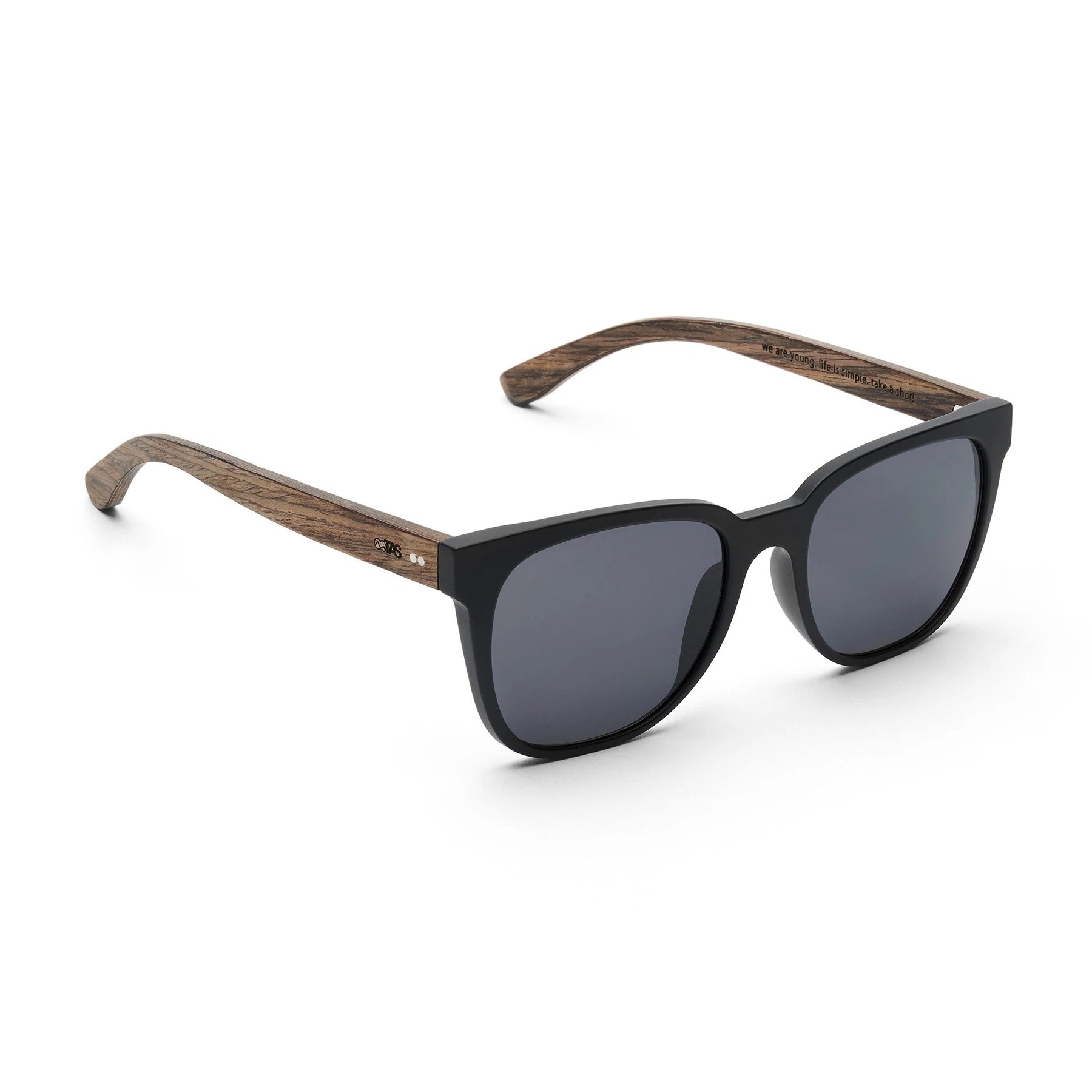 Mack_eckige_Holz-Sonnenbrille_TAKEASHOT_2_4657f9c8-9e90-41ff-8868-198796f11caf_1800x1800