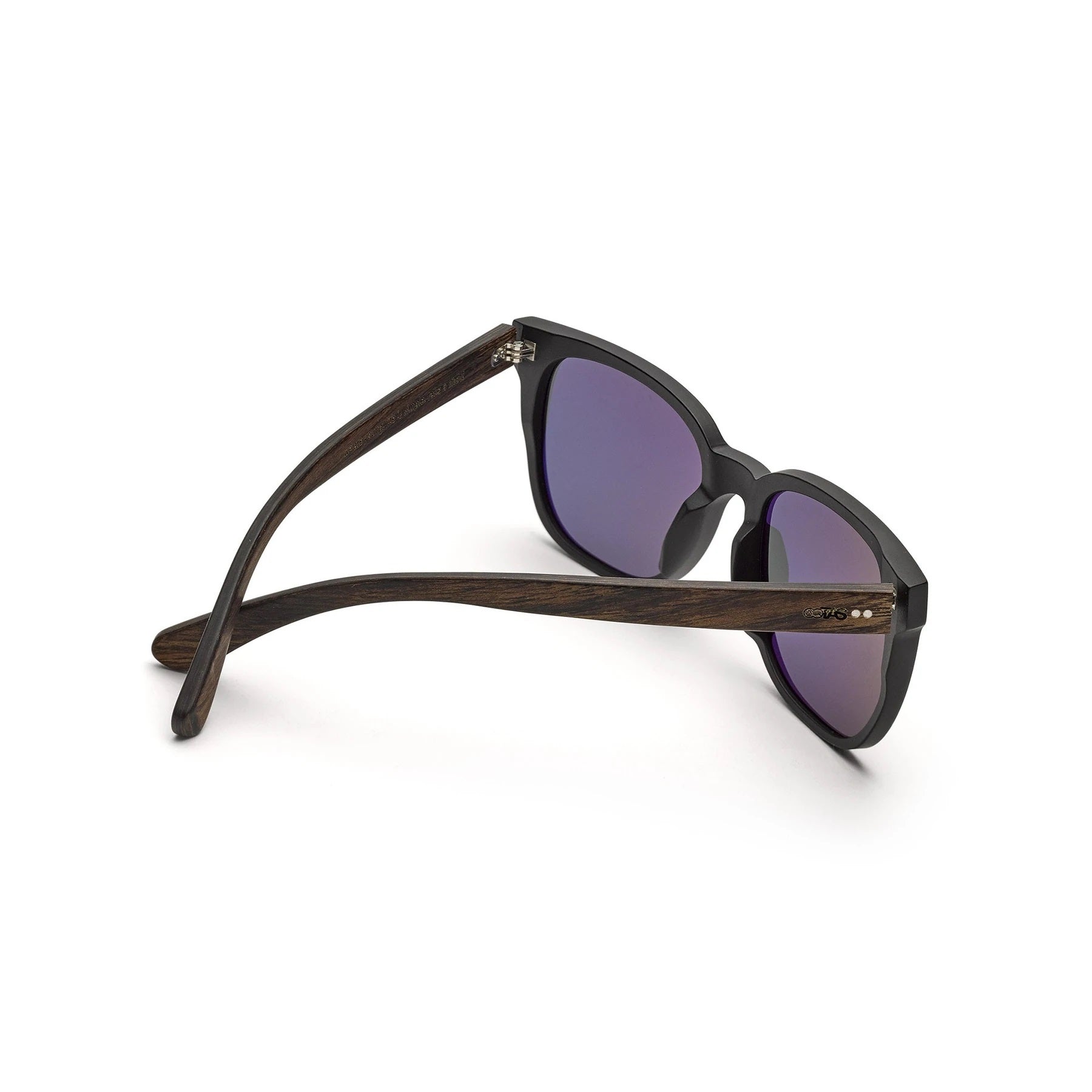 Mack_eckige_Holz-Sonnenbrille_TAKEASHOT_3_d880a46b-ea0f-4bb3-a78e-d9c61774a28f_1800x1800
