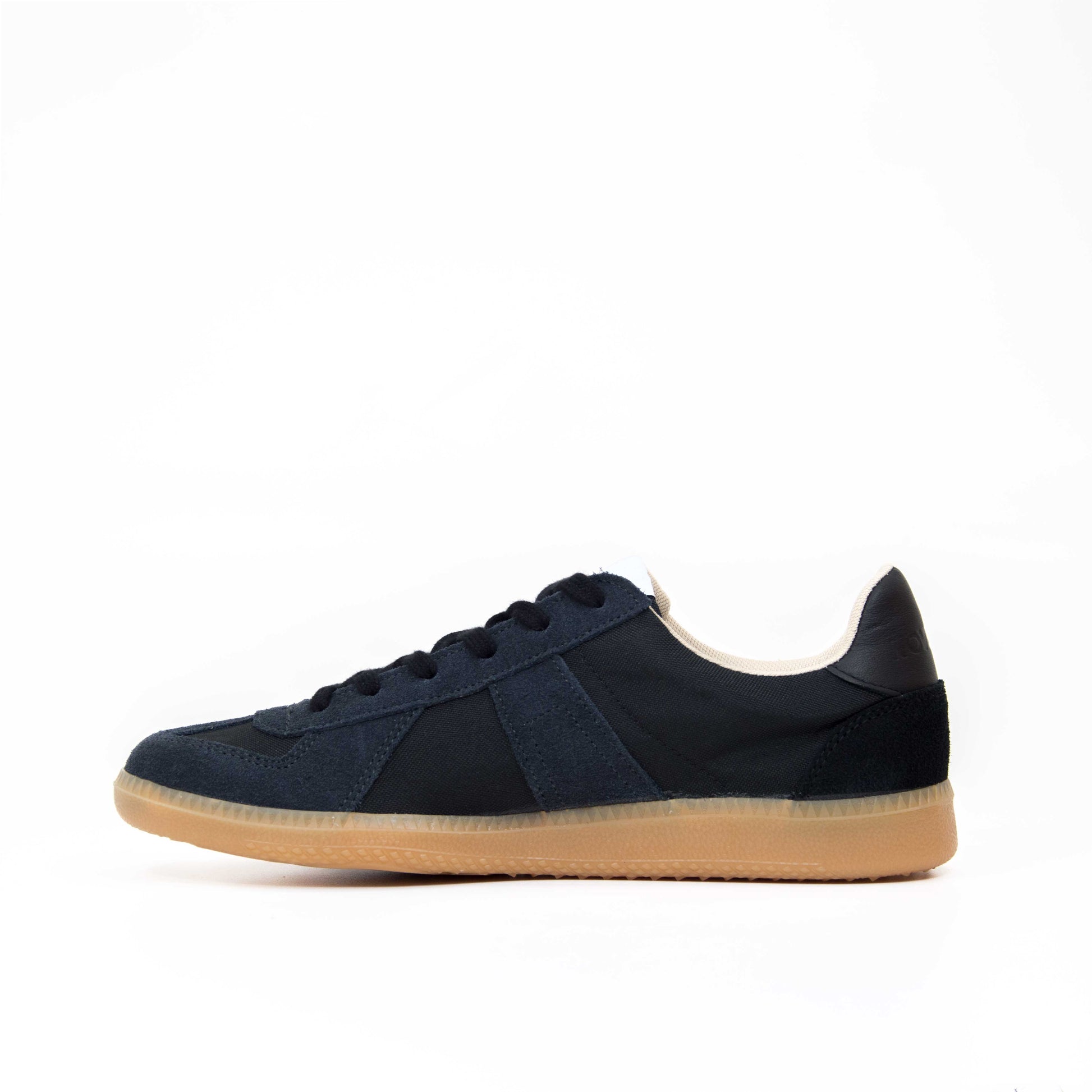 Novesta-GAT-Summer-Black-Transparent.04