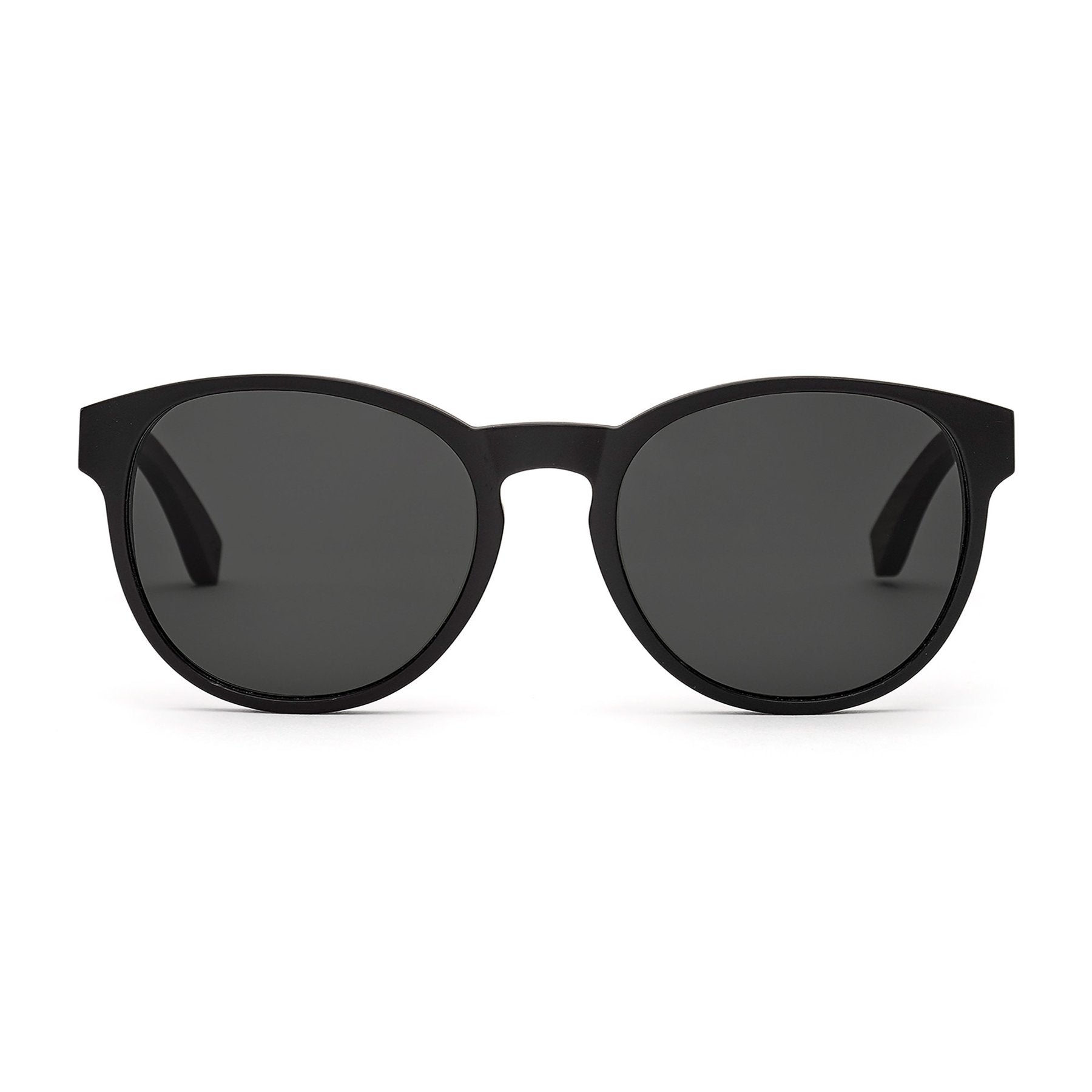 The_KingofHearts_grosse_runde_schwarze_Herren_Holz-Sonnenbrille_TAKEASHOT_2_1800x1800