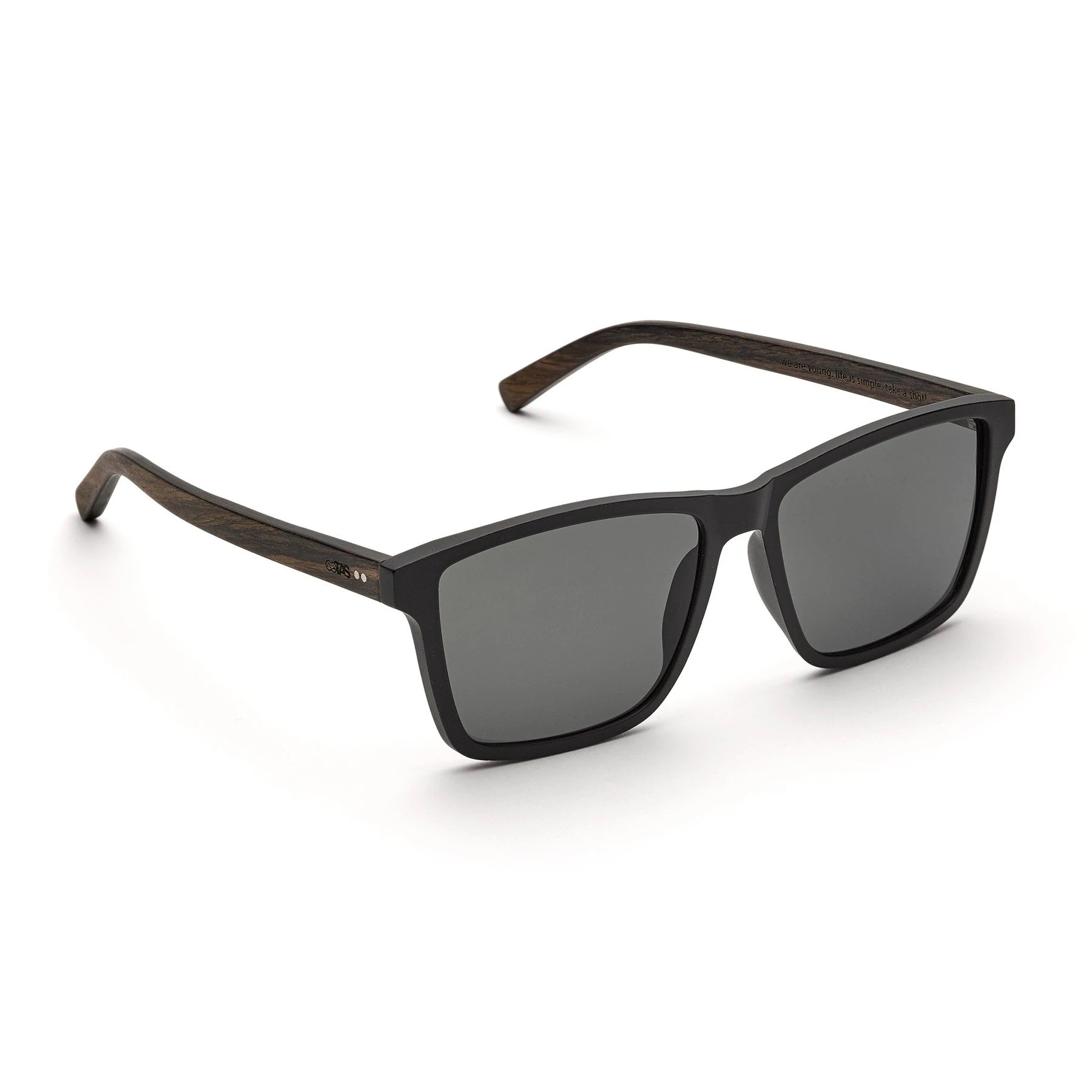 Tomte_grosse_sportliche_schwarze_Herren_Holz-Sonnenbrille_TAKEASHOT_1_888cc2ab-fb56-4e5f-a90e-0031457a3cd8_1800x1800