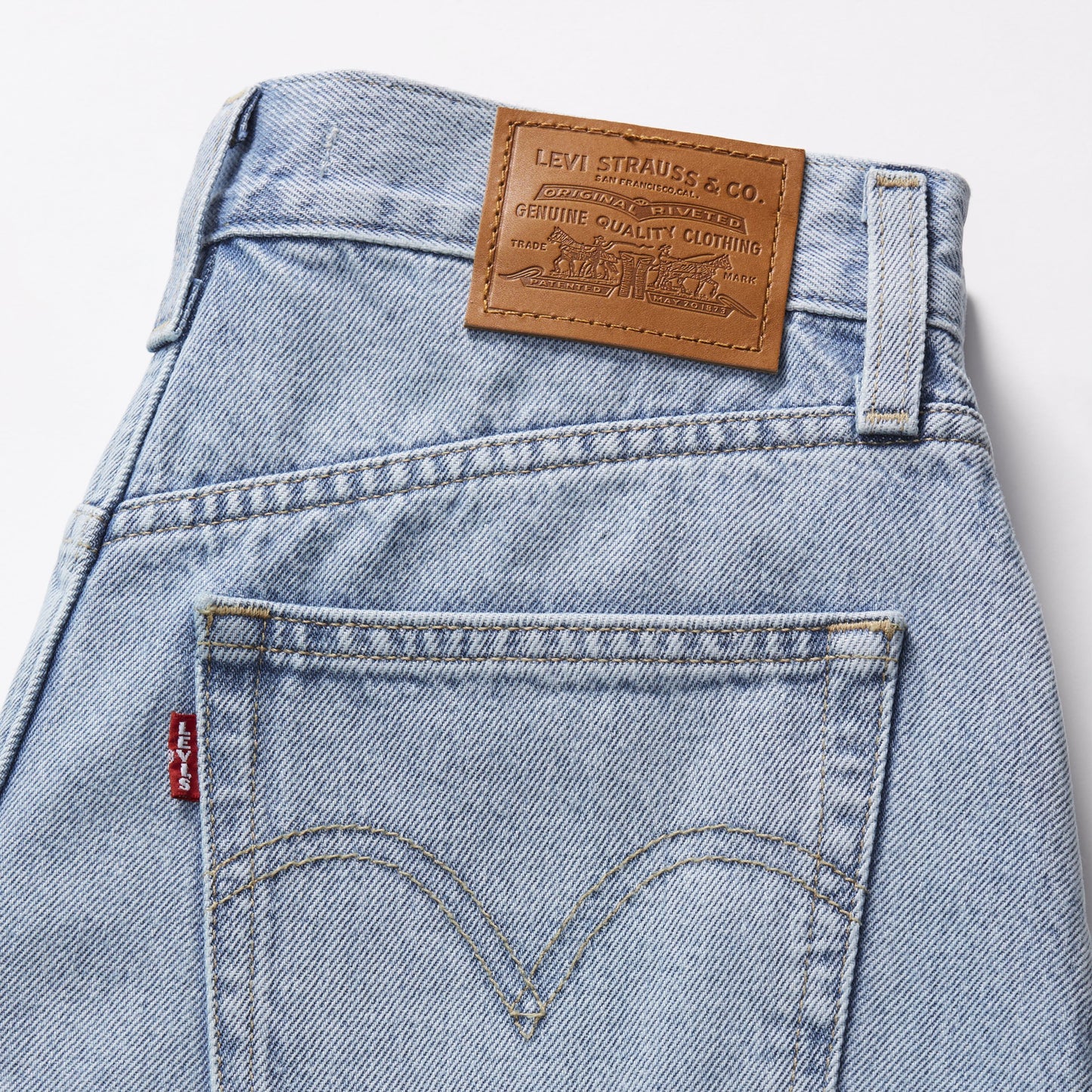 Levi’s® - HIGH-RISE BAGGY SHORTS - Far and Wide