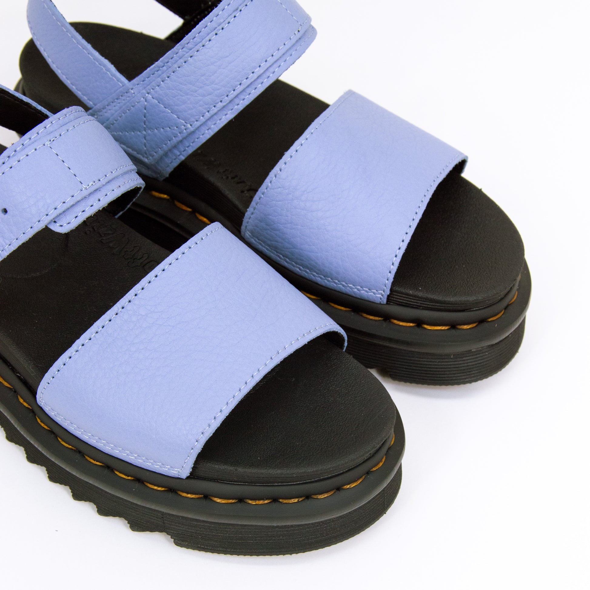 dr martens-voss-zen blue-pisa-detail toe