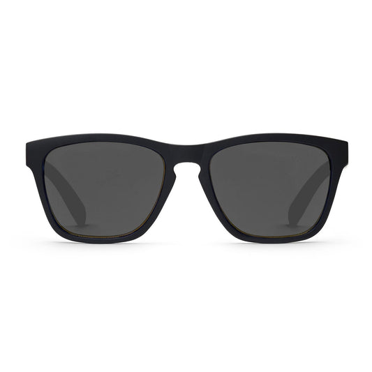 the-shadow-walnuss-sonnenbrille_00456cb2-0585-42b9-90b4-43fb6eaa36b3_1800x1800