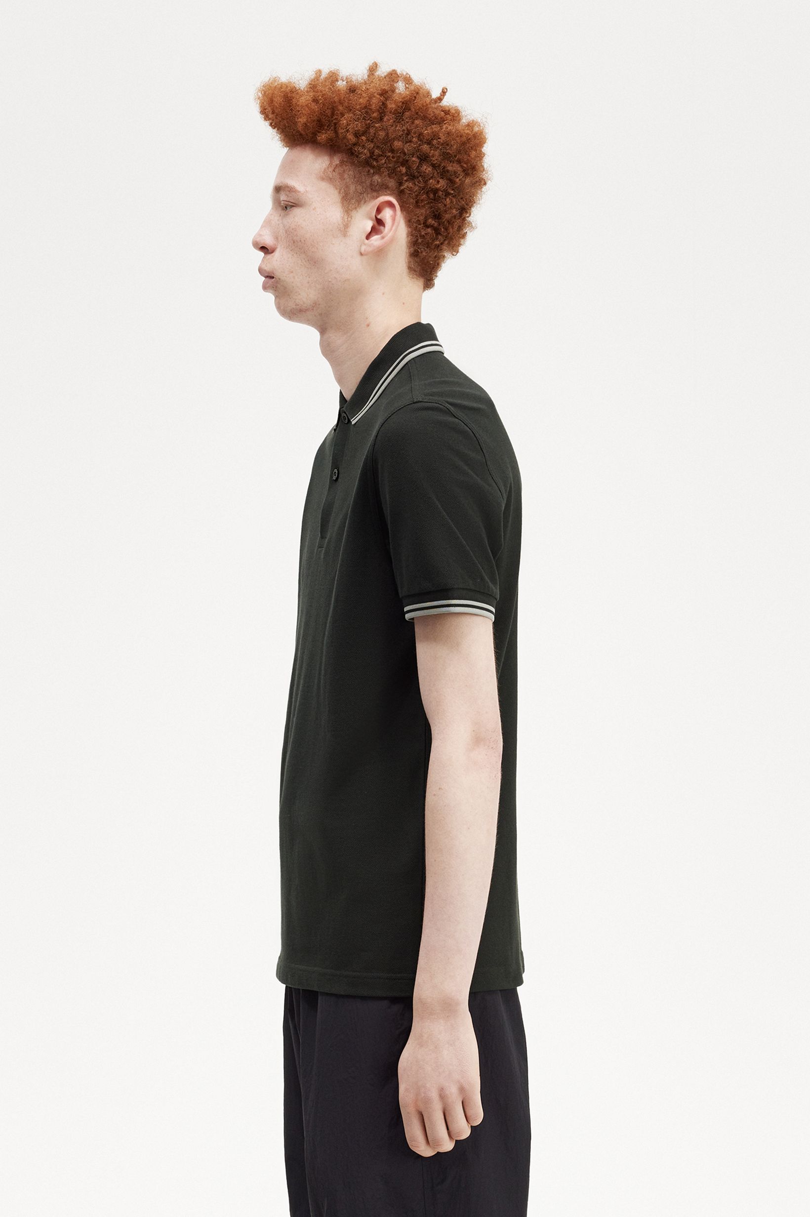 Fred Perry - TWIN TIPPED POLO SHIRT - Night Green/Seagrass