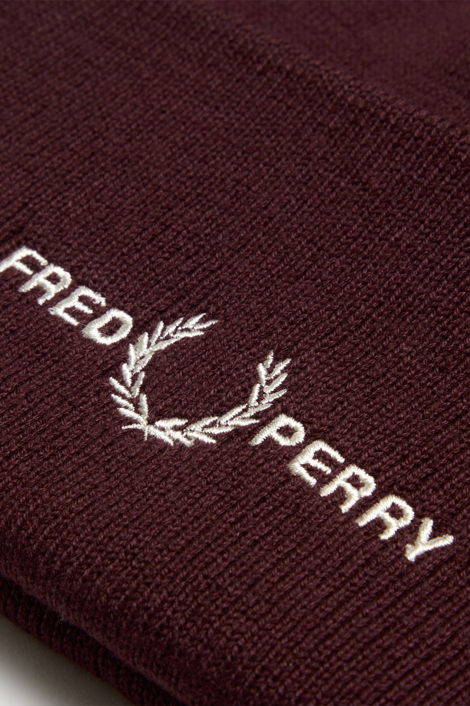 Fred Perry - GRAPHIC BEANIE - Oxblood