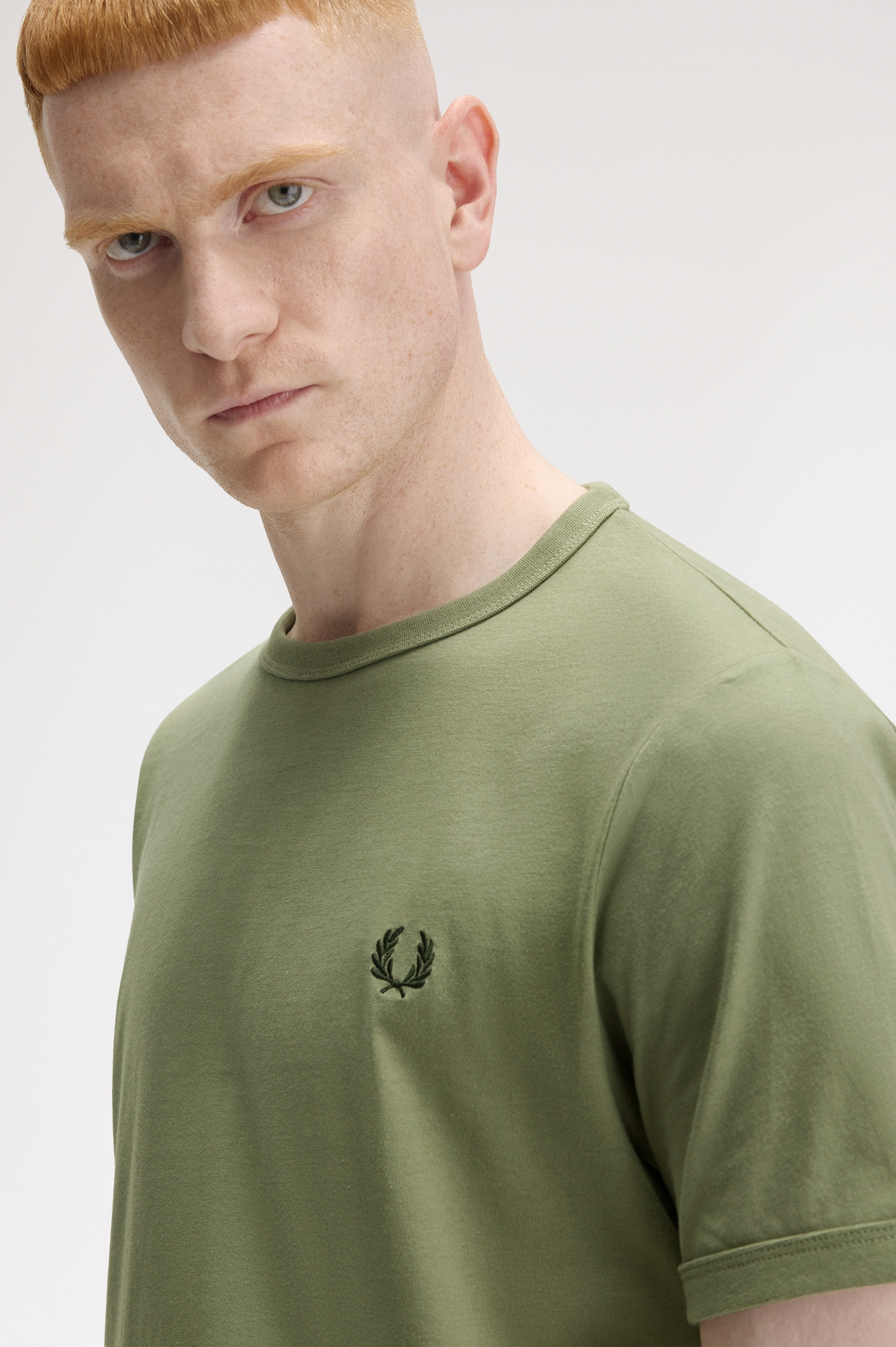 Fred Perry - RINGER T-SHIRT - Olive Mint