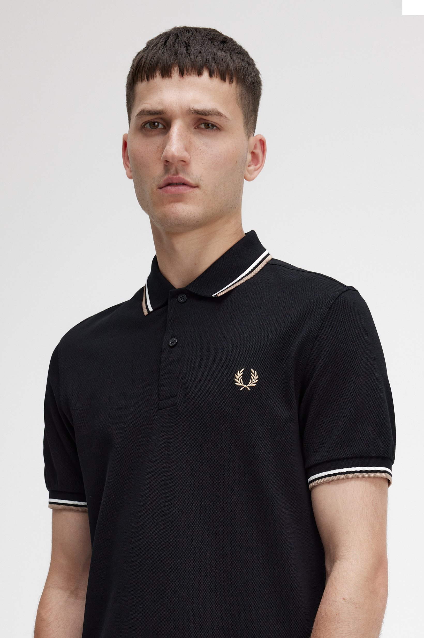 Fred Perry - TWIN TIPPED POLO SHIRT - Black/Snow White/Warm Stone Fred Perry - TWIN TIPPED POLO SHIRT - Black/Snow White/Warm Stone