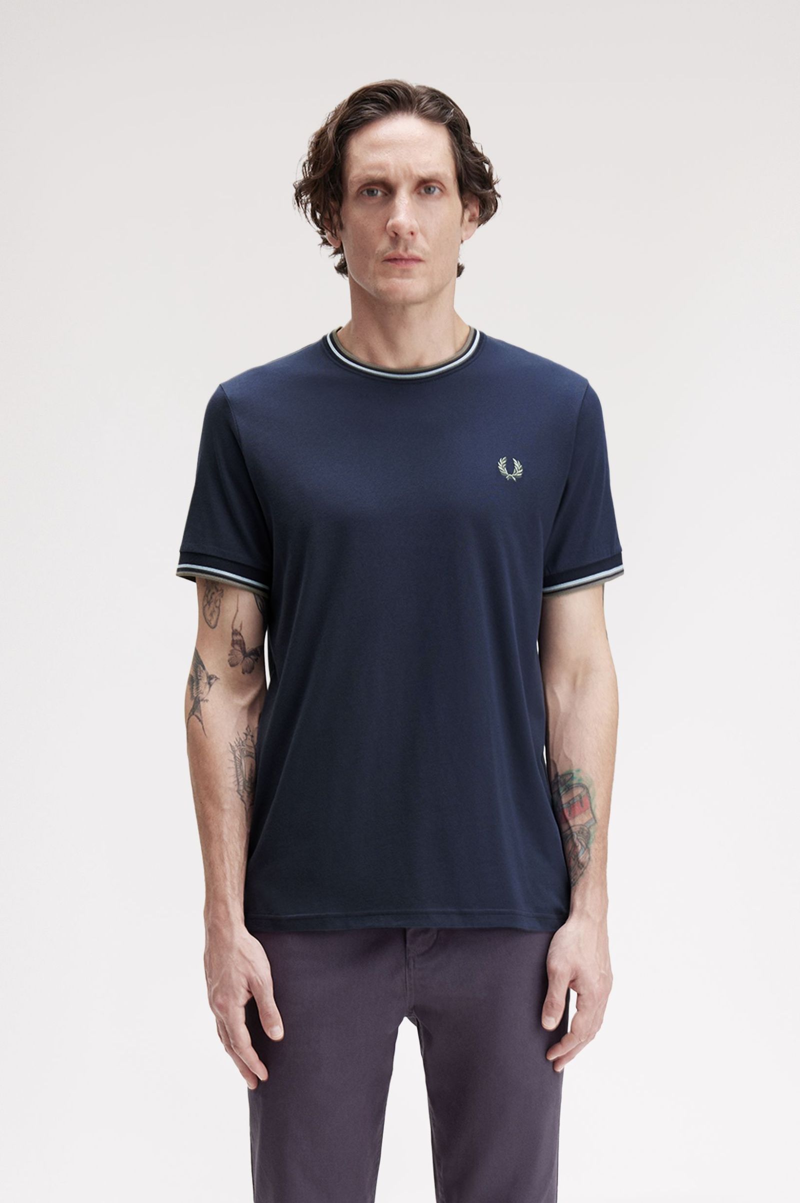 Fred Perry - TWIN TIPPED T-SHIRT - Dark Airforce/Light Ice/Bay Leaf