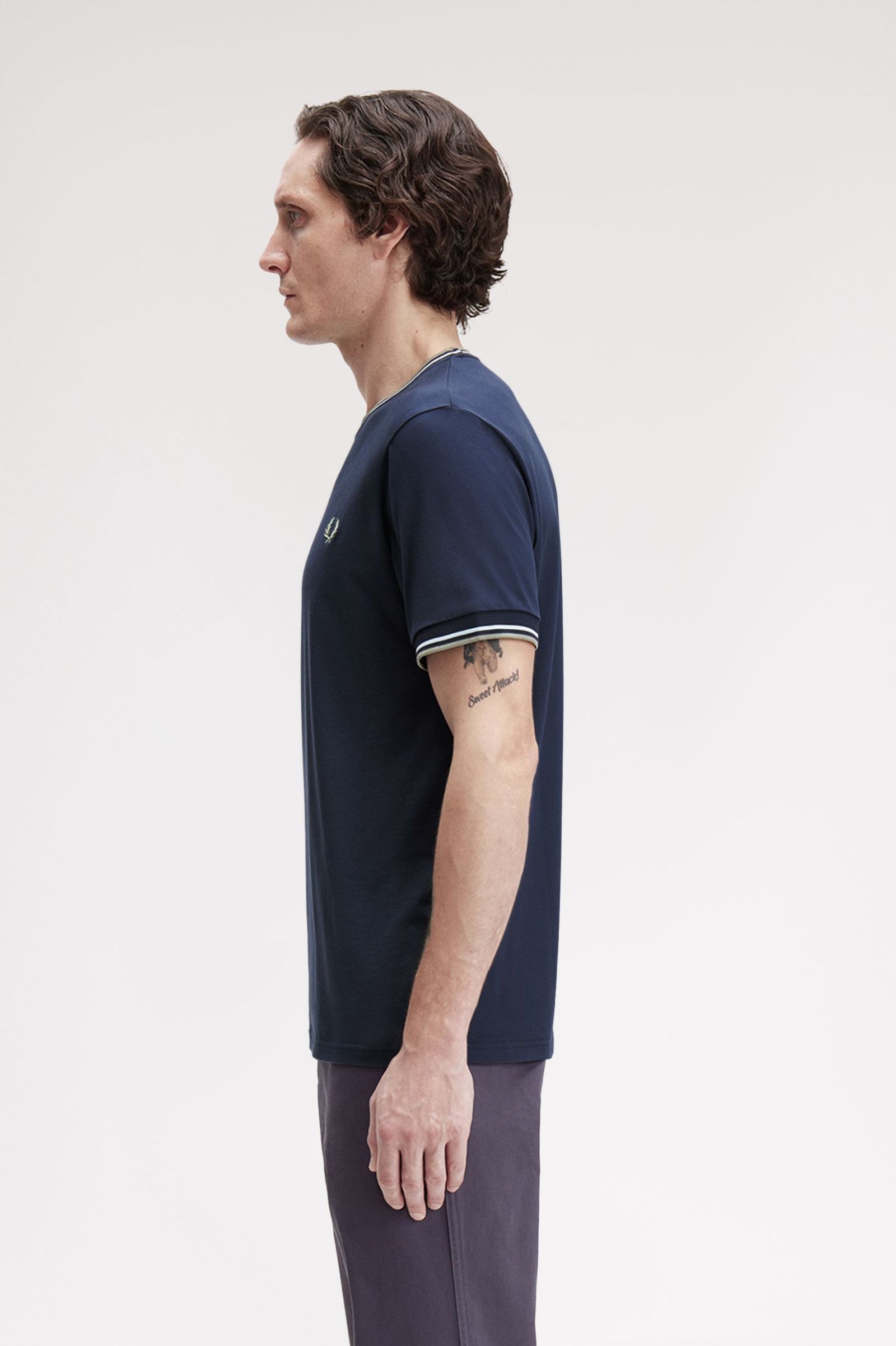 Fred Perry - TWIN TIPPED T-SHIRT - Dark Airforce/Light Ice/Bay Leaf