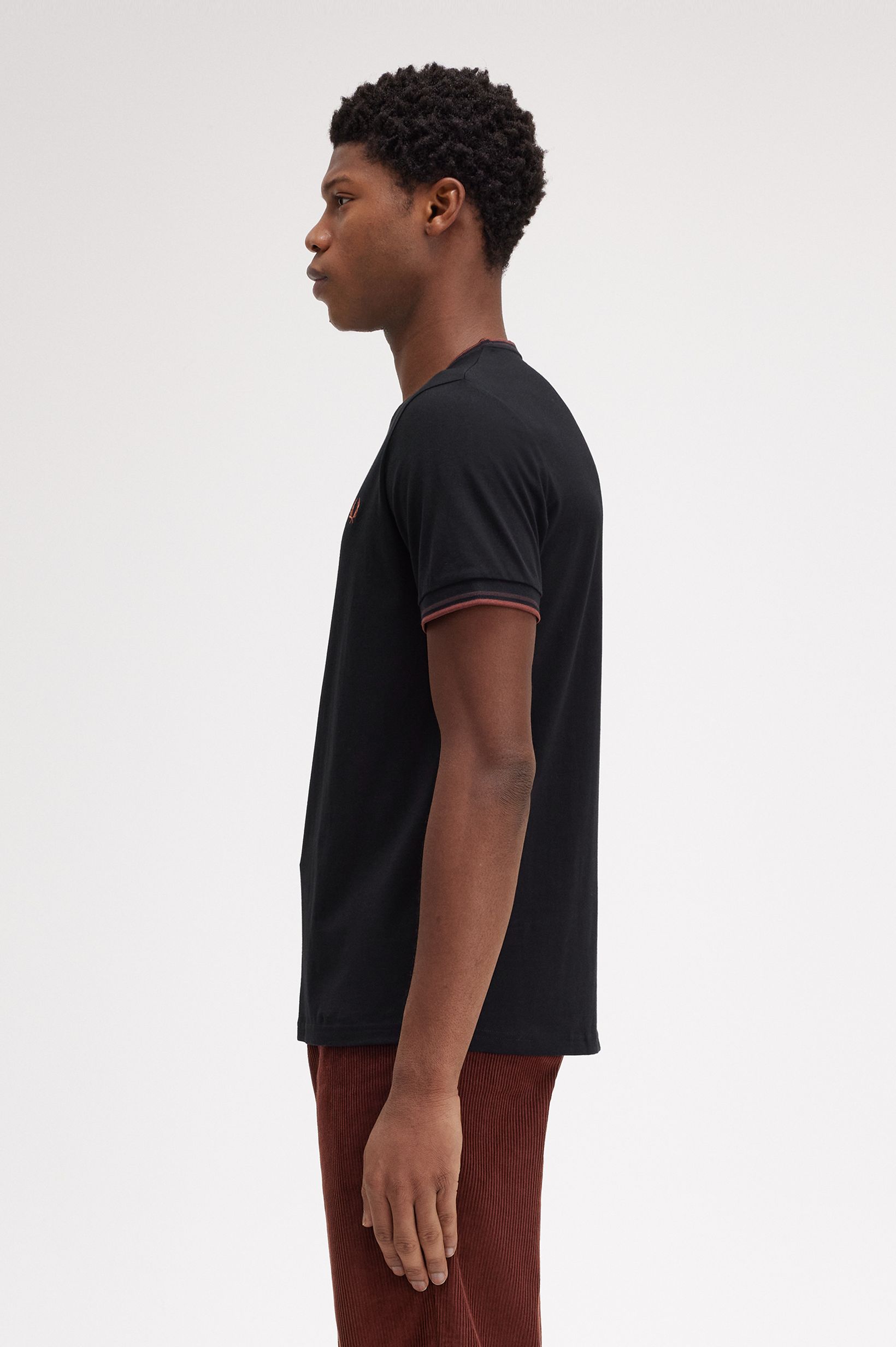 Fred Perry - TWIN TIPPED T-SHIRT - Black/Carrington Road Brick/Whiskybrown