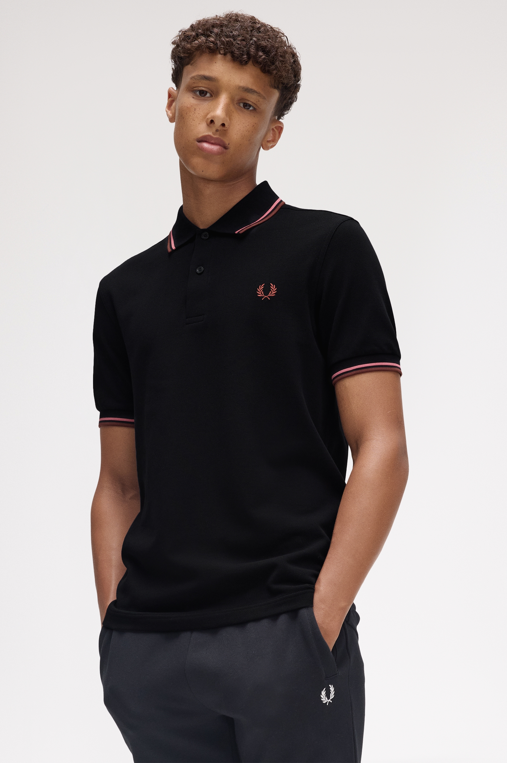 Fred Perry - TWIN TIPPED POLO SHIRT - Black/Putty Pink/Whisky Brown Fred Perry - TWIN TIPPED POLO SHIRT - Black/Putty Pink/Whisky Brown
