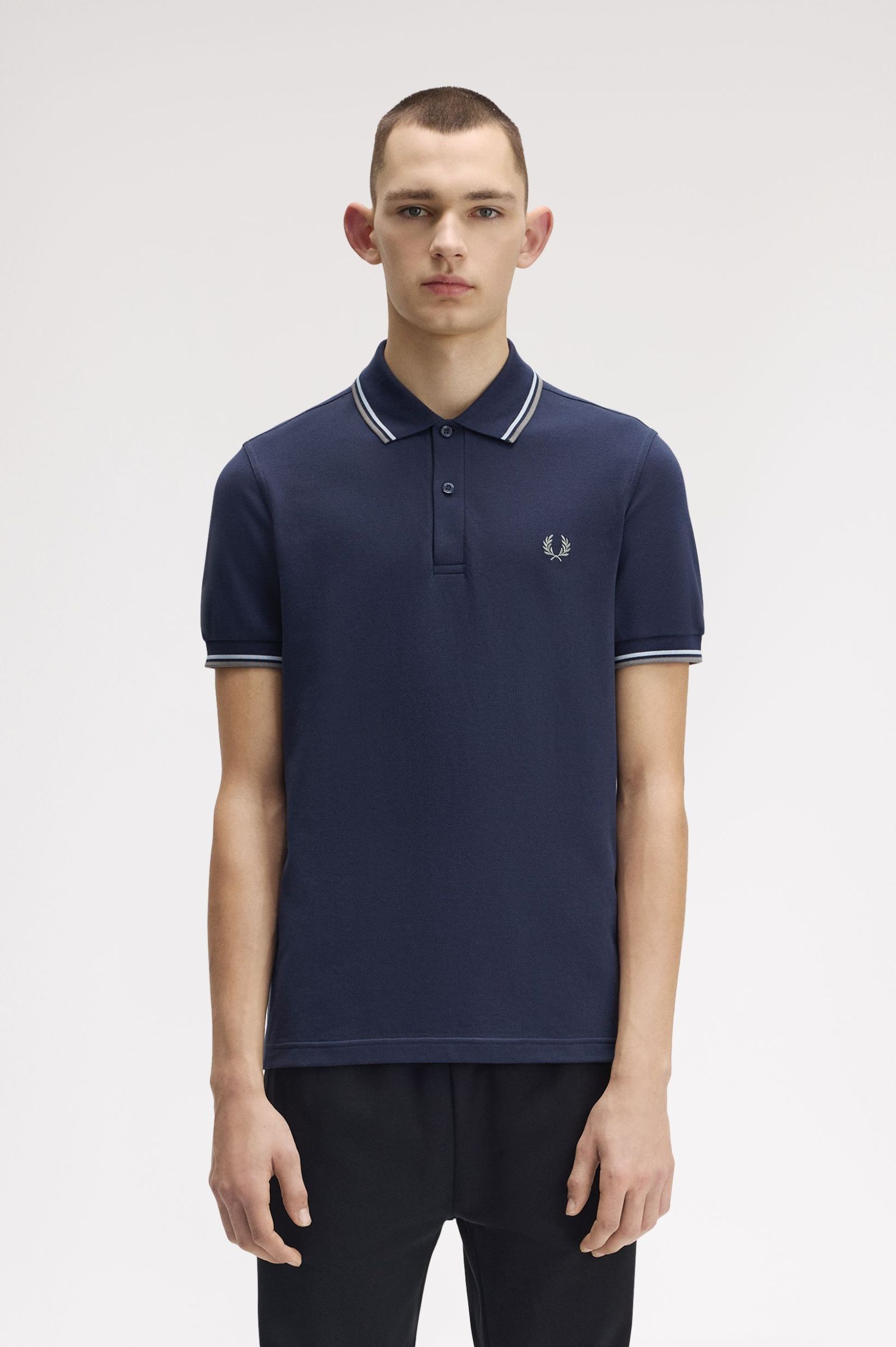 Fred Perry - TWIN TIPPED POLO SHIRT - Dark Airforce/Light Ice/Bay Leaf